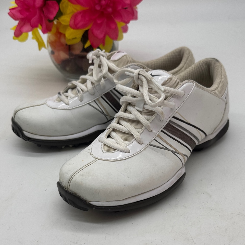 Nike Girls Leather Golf Shoes Size 5 SNK9815J